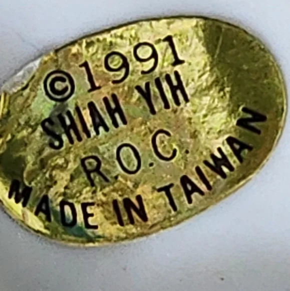 Vintage porcelain 1991 bride and groom wedding topper - Picture 3 of 9